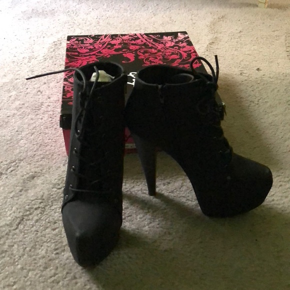 Black matte booties - Picture 1 of 3